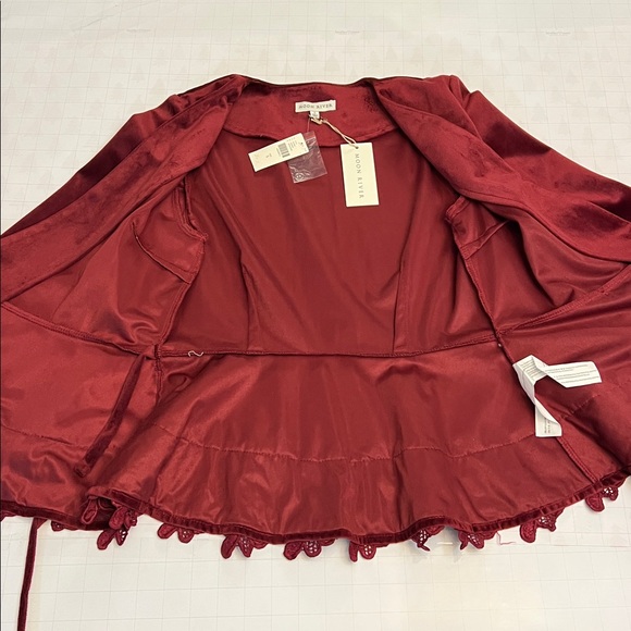 ANTHROPOLOGIE MOON RIVER BURGUNDY RED LACE TRIMMED VELVET WRAP  KIMONO SMALL - Picture 8 of 16
